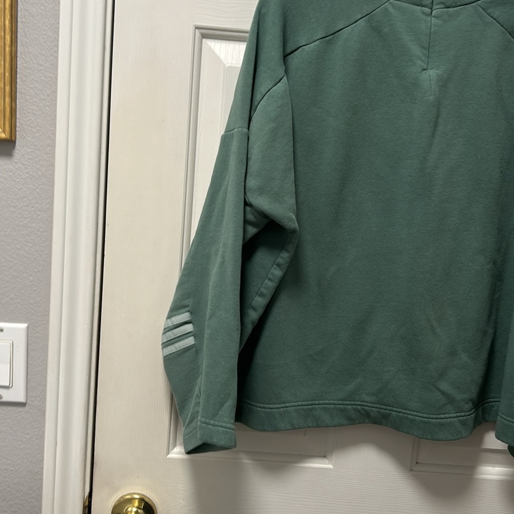 Adidas Cowl Neck ,Back Zip ,Crop Sweatshirt Size 1X - Picture 7 of 15